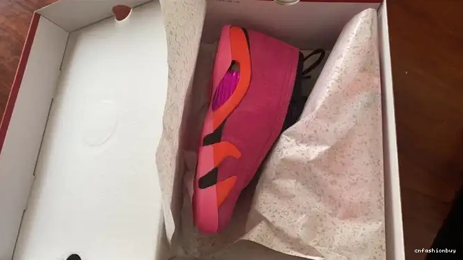 Shocking Retro Low (W) 14 Pink Jordan DH4121-600 0427